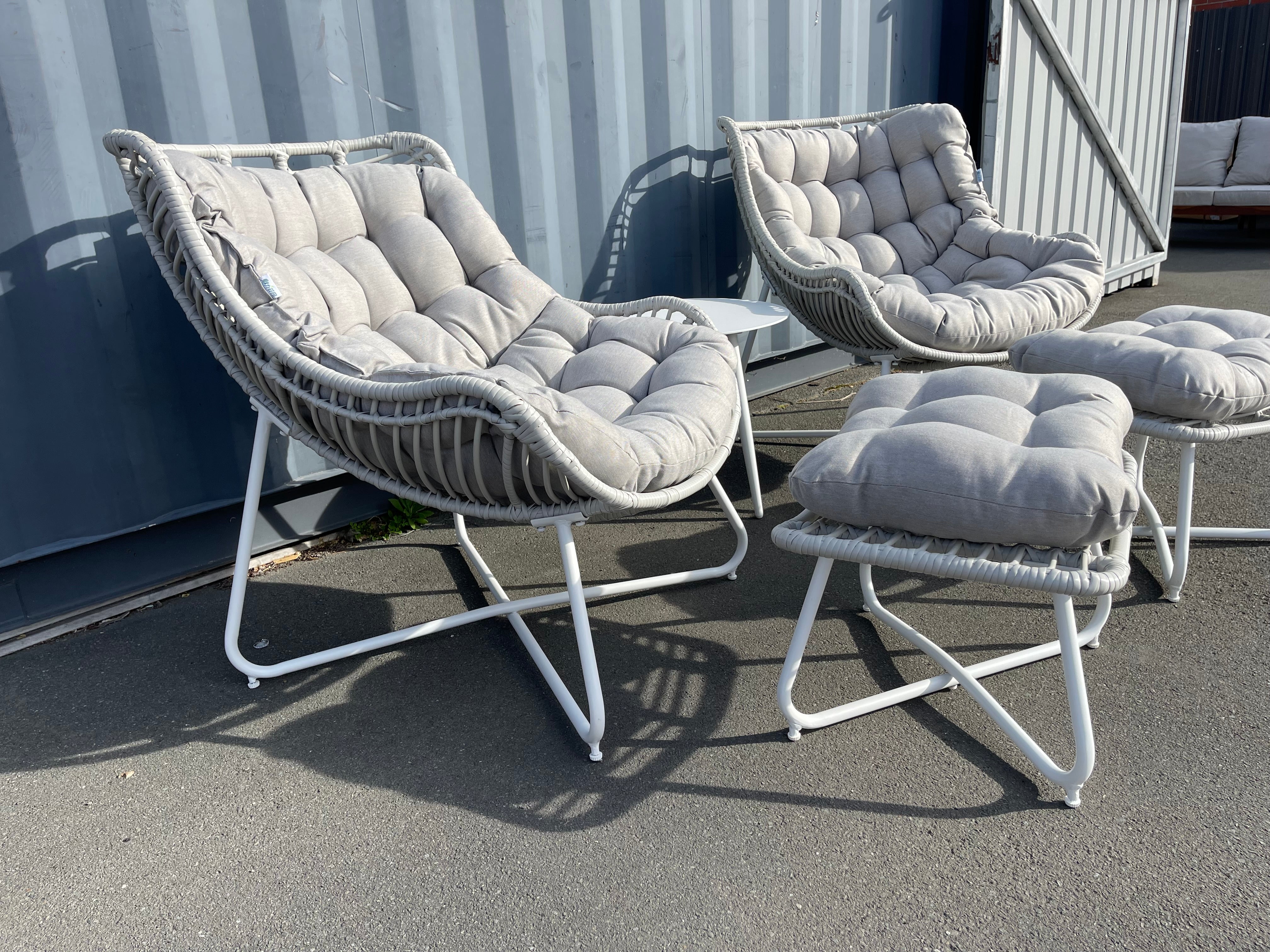 Dario Outdoor 5 Piece Outdoor Set